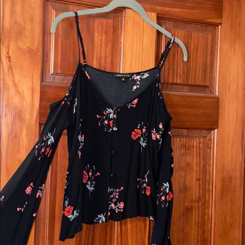 Kendall & Kylie cold shoulder top